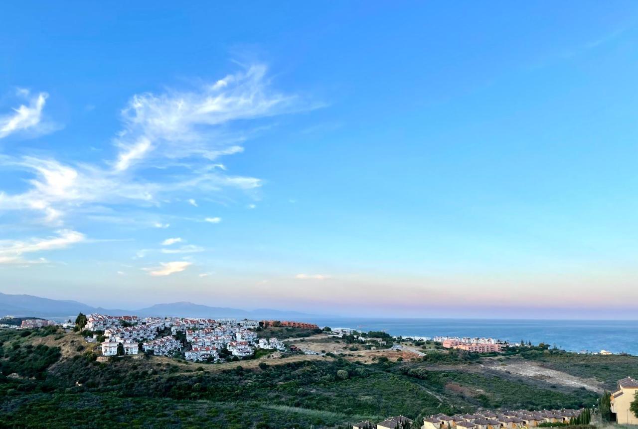Top Sea View Apartment - 7 Minutes To Sotogrande Castillo de Sabinillas Esterno foto