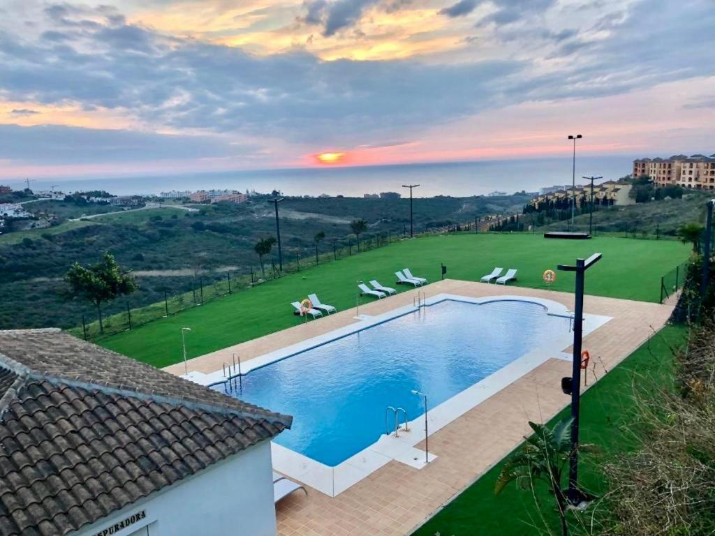 Top Sea View Apartment - 7 Minutes To Sotogrande Castillo de Sabinillas Esterno foto